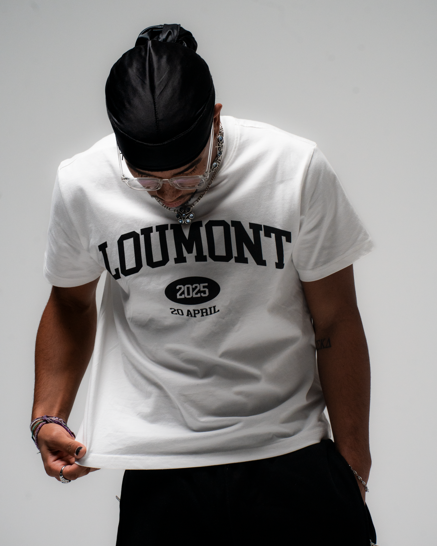 WHITE UNIVERSITY T-SHIRT