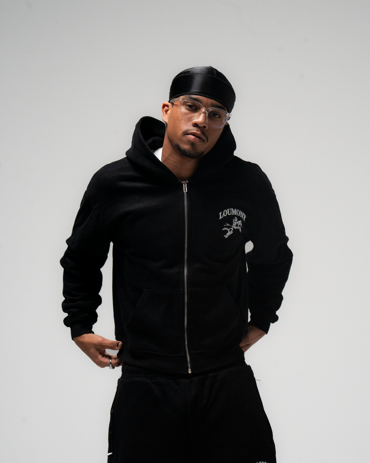 BLACK ZIP-HOODIE