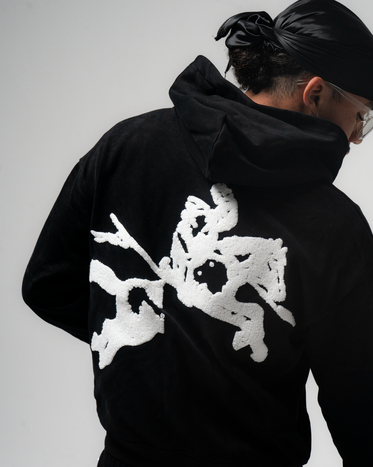BLACK ZIP-HOODIE