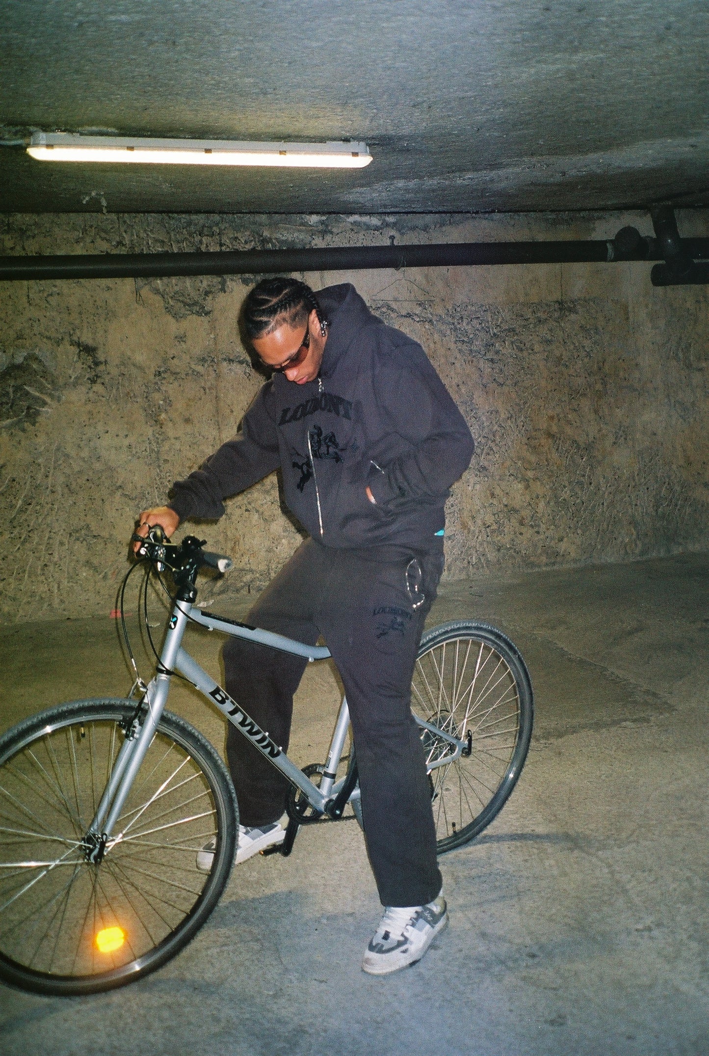 DARK ZIP HOODIE